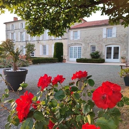 Logis Domaine Du Prieure Hotel Tonnay-Boutonne Exterior photo