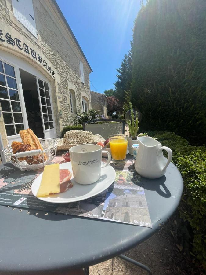 Logis Domaine Du Prieure Hotel Tonnay-Boutonne Exterior photo