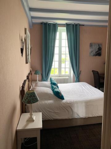 Logis Domaine Du Prieure Hotel Tonnay-Boutonne Exterior photo